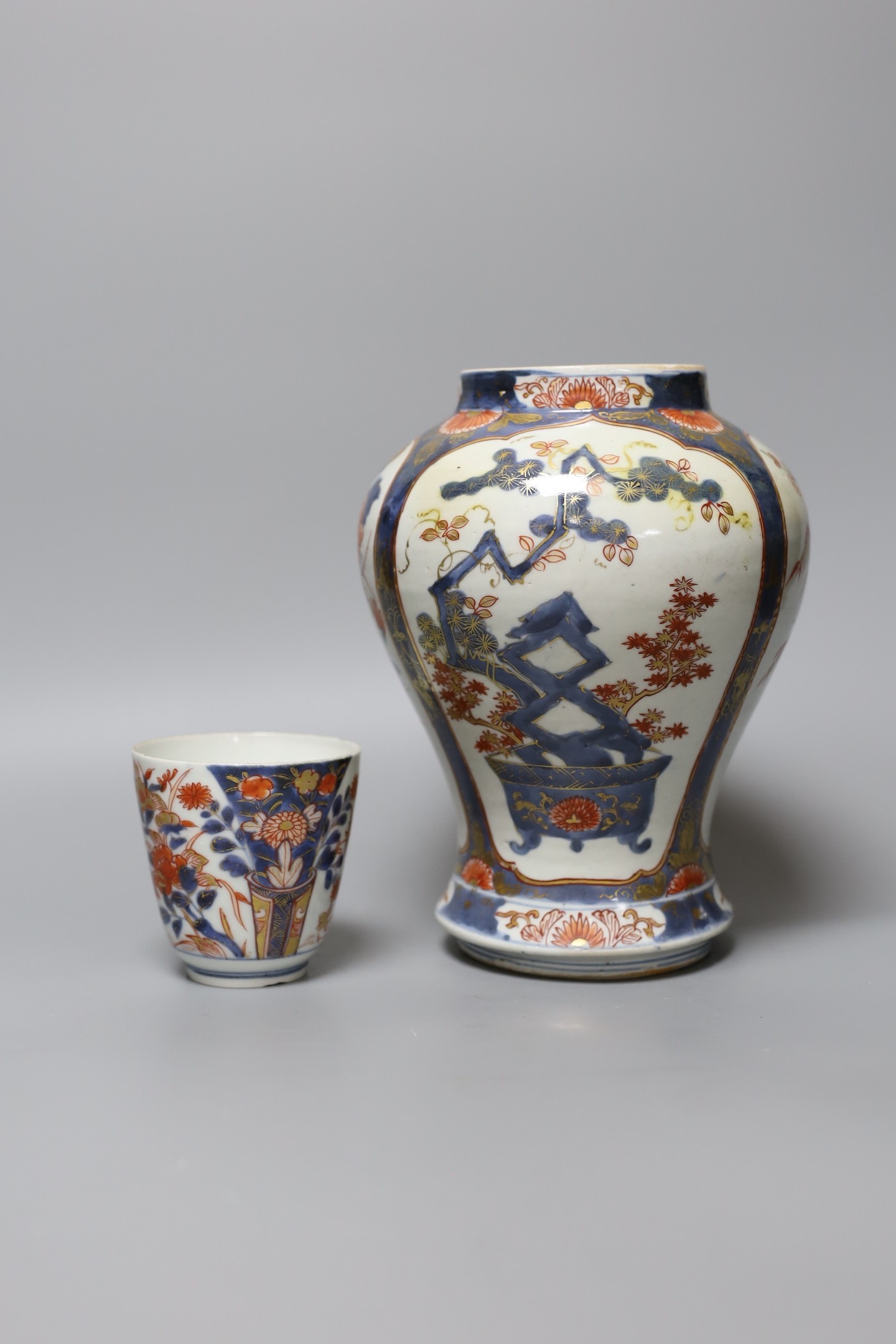 A Chinese Imari inverted pyriform shaped vase, together with an Imari beaker, tallest 22cm